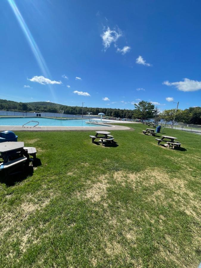 Rustic Arrowhead Lodge Pocono Lake Exterior foto
